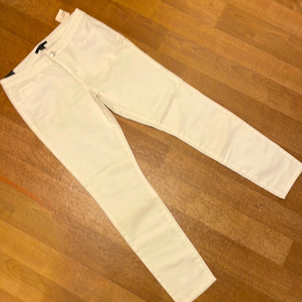 Forever 21 skinny white jeans size 28x29 New with tags